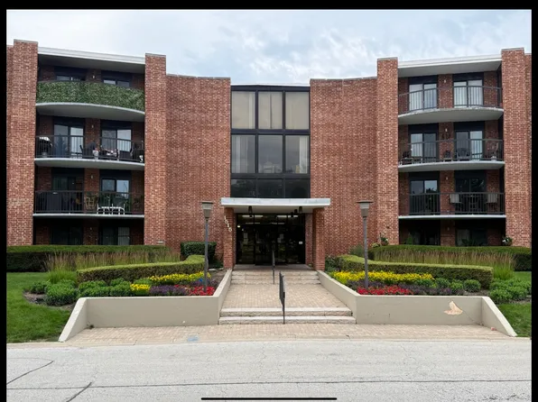 1515 E Central Rd, Arlington Heights, IL 60005