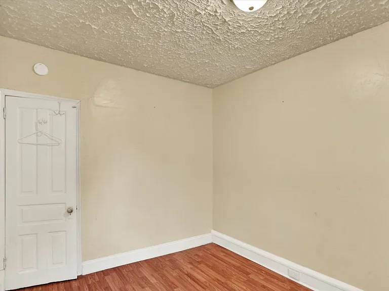234 W Douglass St — Photo 15