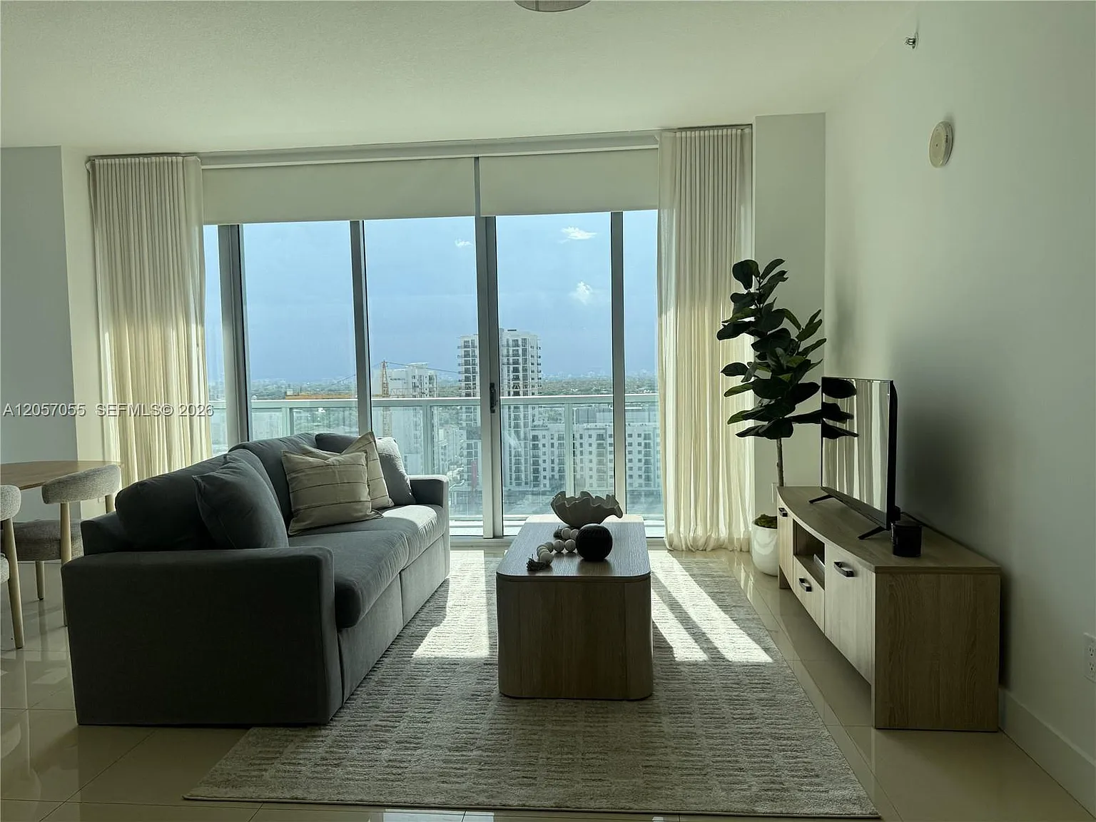 Axis On Brickell — Photo 4