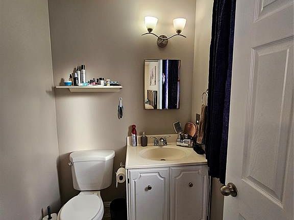 5th image of 133 9th AVENUE E