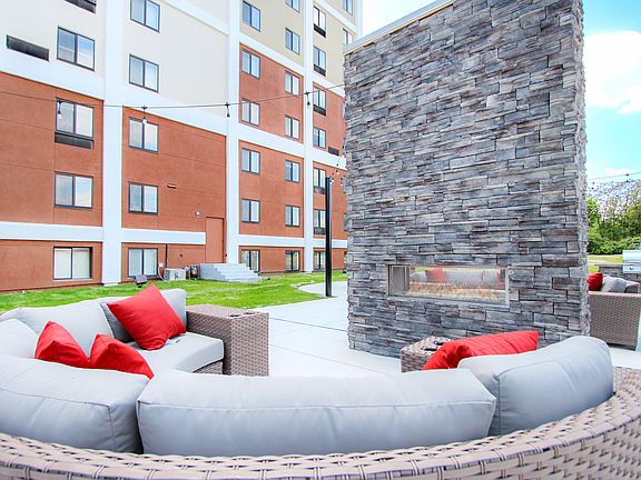 3rd image of 1150 N White River Pkwy West Dr APT 902