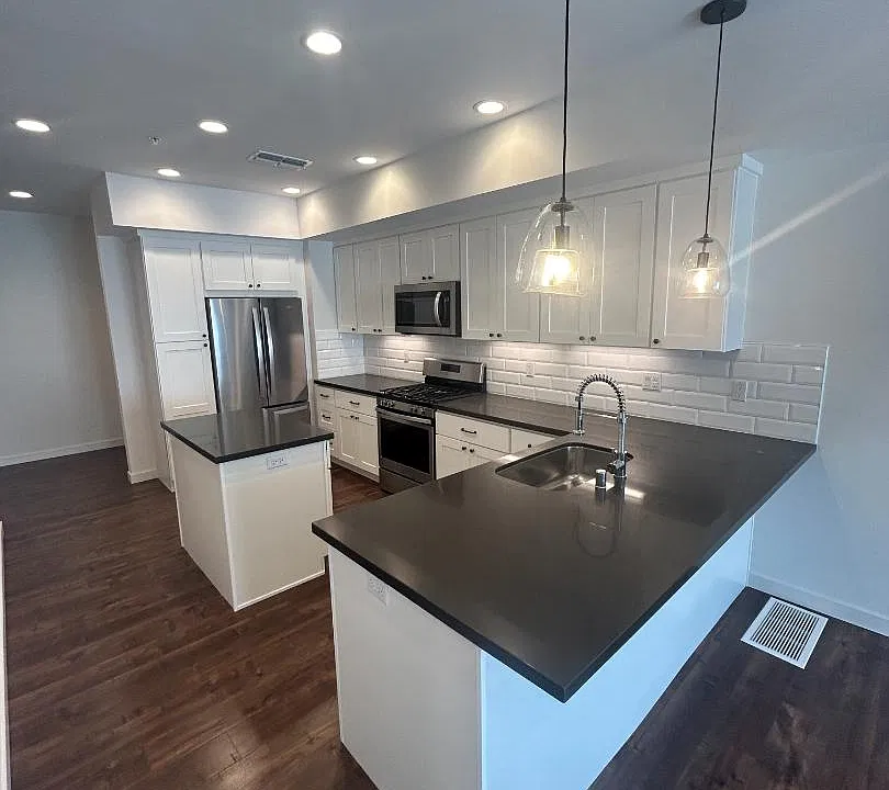 4100 Voltaire St #120