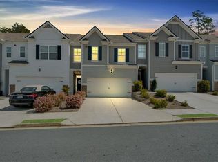 738 Woodstock Grove Dr, Woodstock, GA 30188