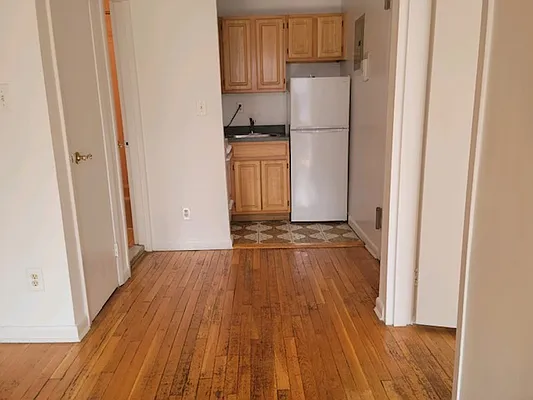 Rented by Chartwell Manhattan Realty | media 16