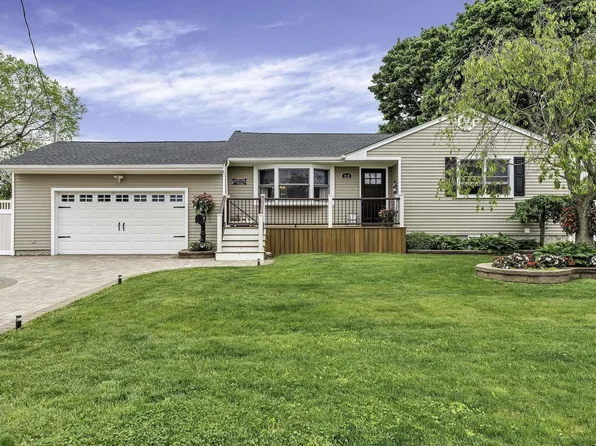919 5th Street, West Babylon, NY 11704