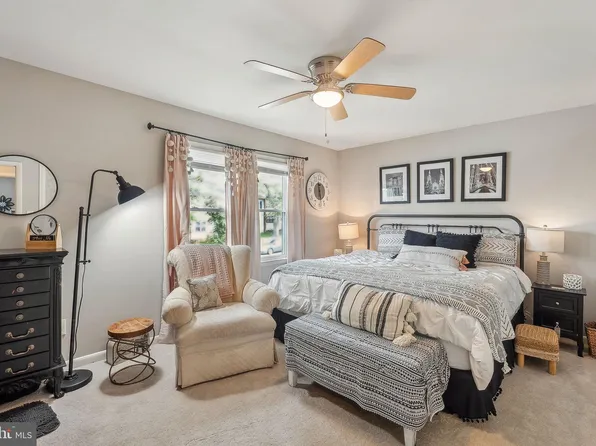 514 Crestwood St SW, Leesburg, VA 20175