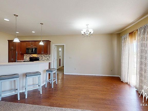 5th image of 706 Warrior St