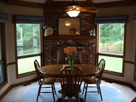 Breakfast Nook w/ Fireplace
