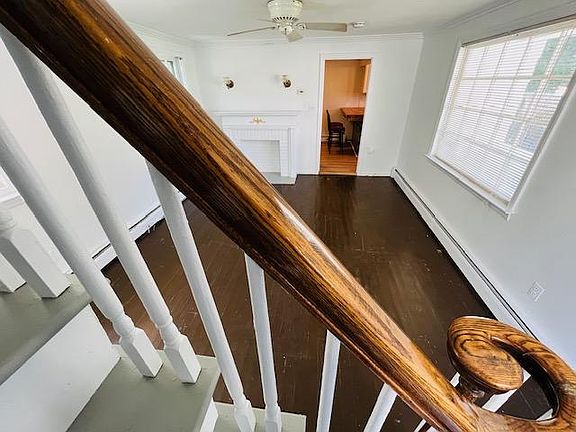 4th image of 17 1/2 Charles St #17-1/2