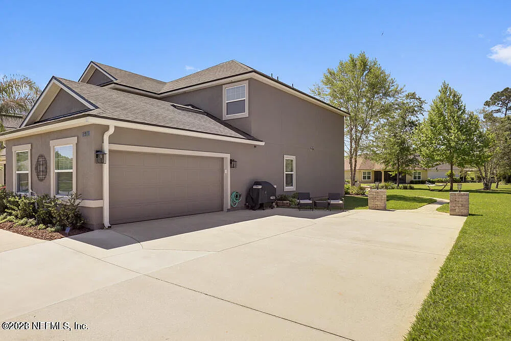 5 bed, 3.0 bath, 3062 sqft, $2,600 — Photo 2