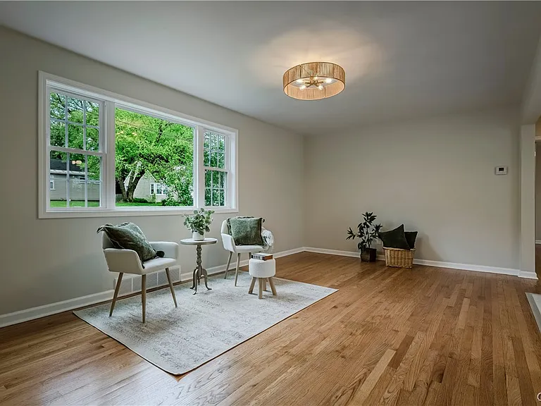 8 Terrace Hill Dr — Photo 13