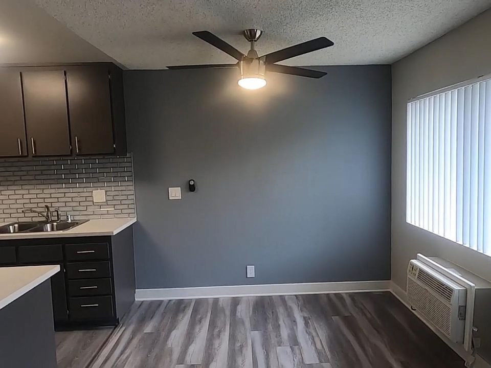 1st image of 7516 Garvalia Ave #4