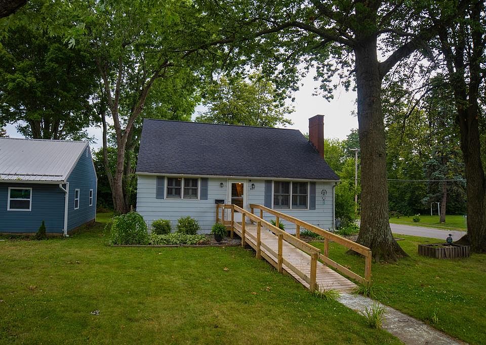 1st image of 921 Evans Ave