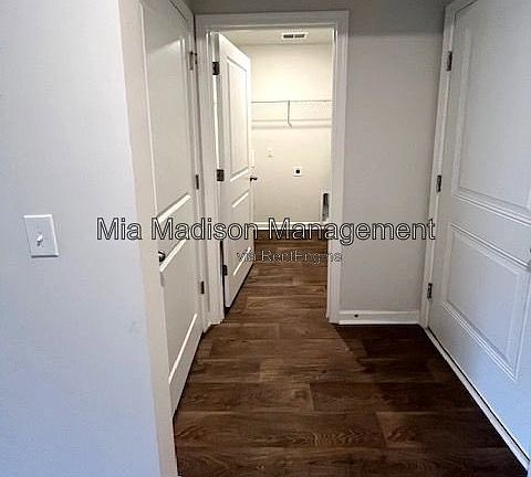 3rd image of 214 Barbados Rd