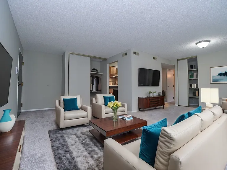 St. Clair Woods Apartments — Photo 8