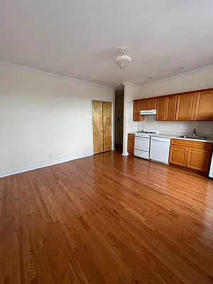 Rented by Giaps Realty Group LLC | media 8