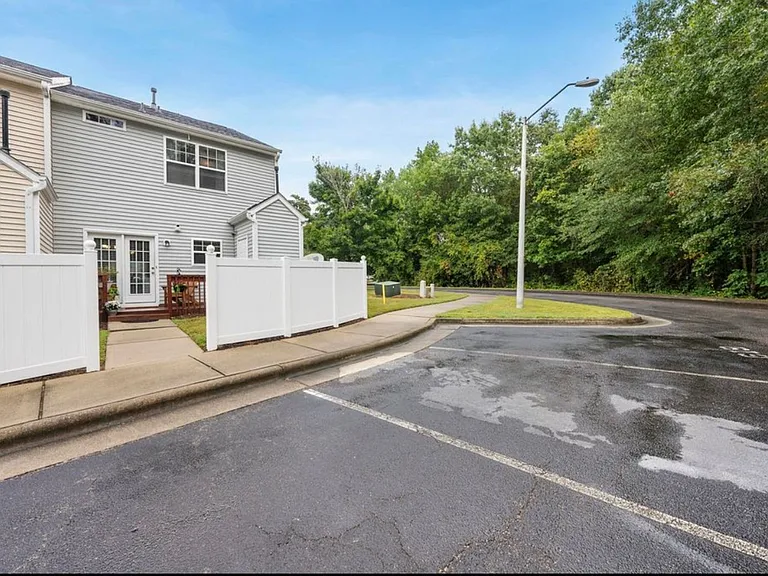 619 Laurens Way — Photo 4