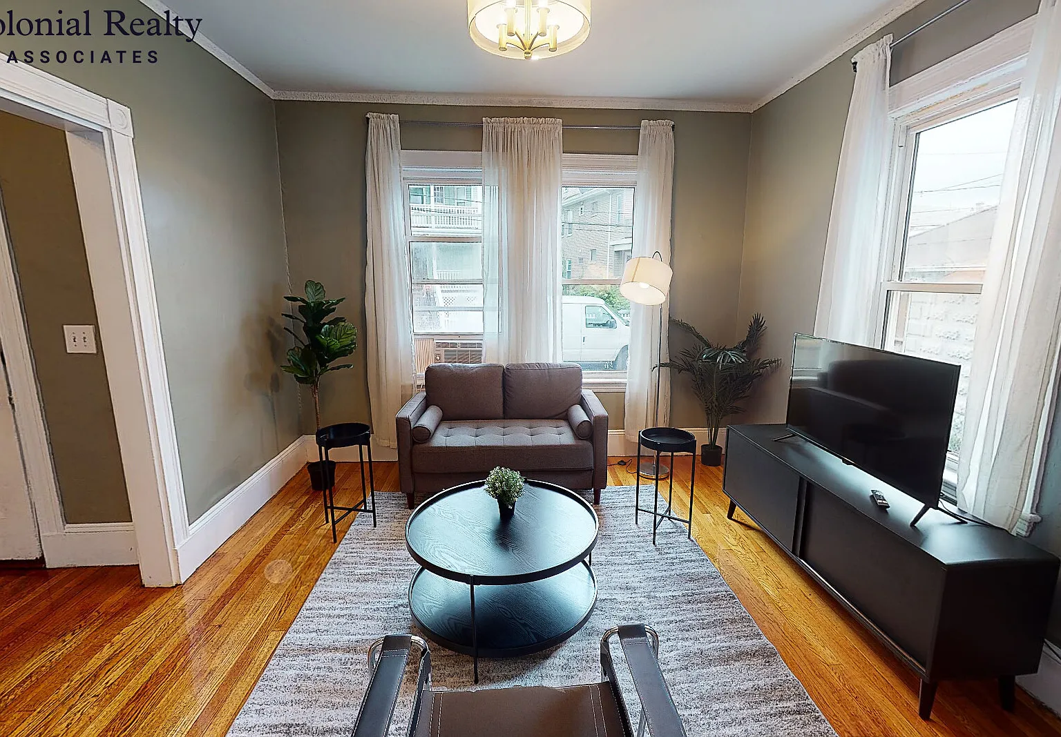 6 bed, 2.0 bath, 1600 sqft, $5,350 — Photo 3