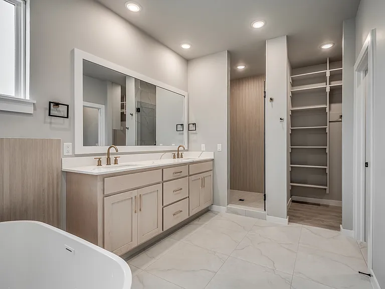 15 N Walnut St — Photo 5