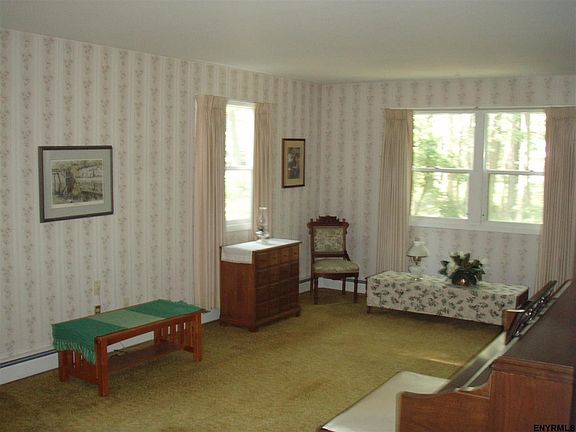 3rd image of 28 Valencia Ln