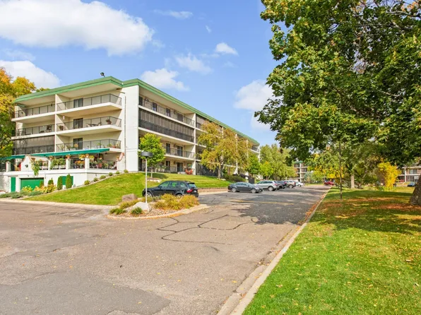 10521 Cedar Lake Rd APT 519, Minnetonka, MN 55305