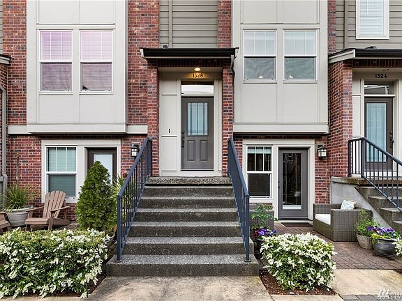 2nd image of 1328 Brooklyn Walk NE