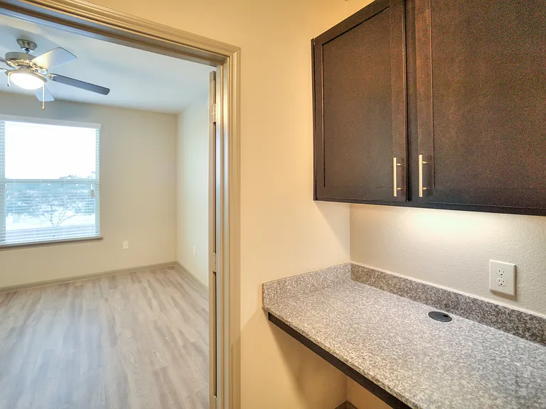 Oaks at Wayside Apartments — Photo 14