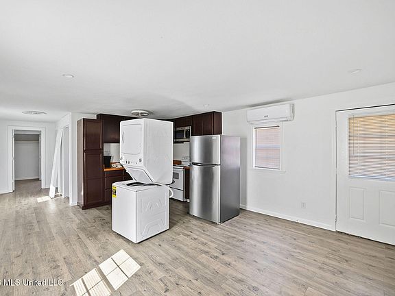 3rd image of 2133 Matthews Rd