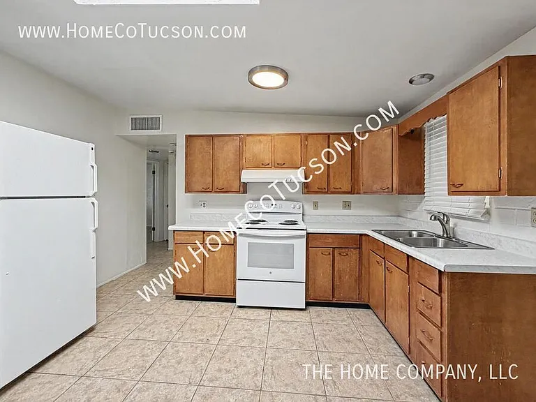 1430 E Iowa Dr — Photo 10