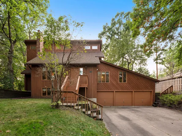 4043 Valentine Ct, Arden Hills, MN 55112