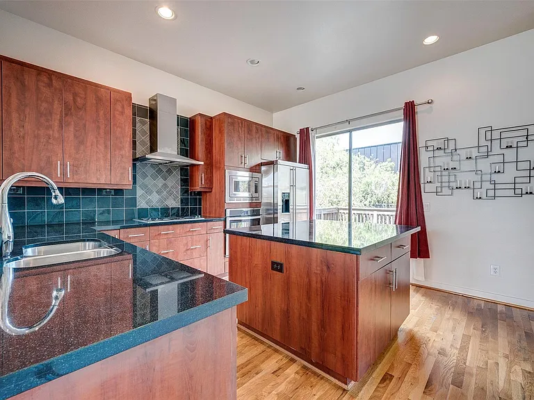 1729 Reinerman St — Photo 4