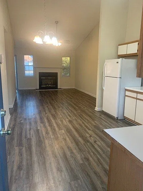 2 bed, 2.0 bath, 978 sqft, $1,075 — Photo 4