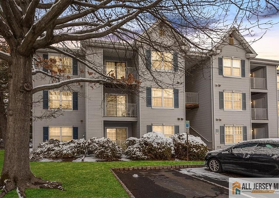 1st image of 309 Stratford Pl