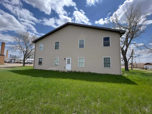 14 1st St SW, Crosby, ND 58730