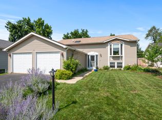 36 Evergreen Dr, Streamwood, IL 60107