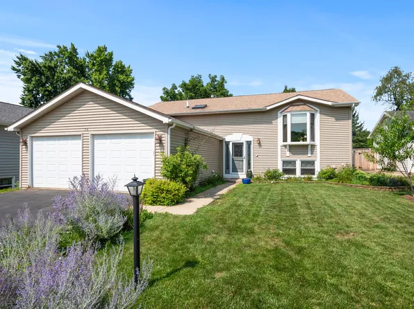 36 Evergreen Dr, Streamwood, IL 60107