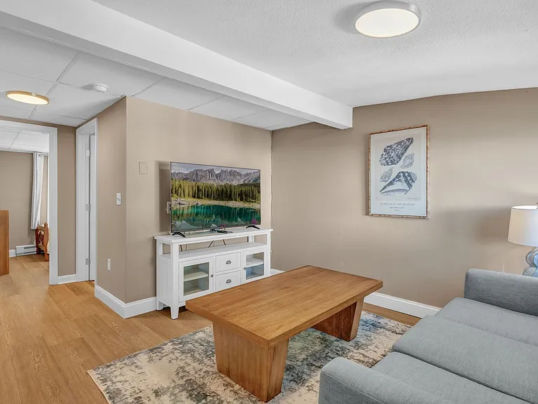 174 E Grand Ave #15 — Photo 4