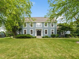 11050 N Knightsbridge Dr, Mequon, WI 53097