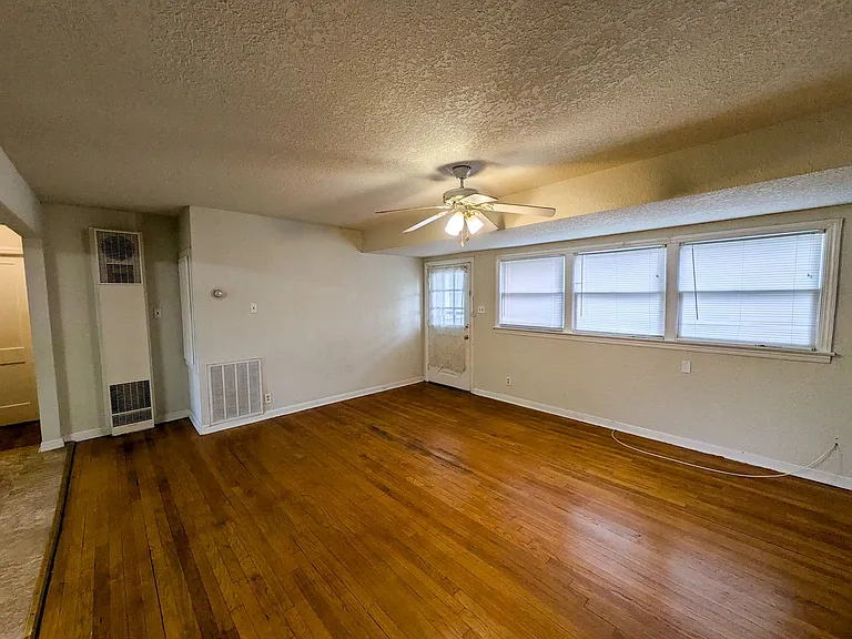 306 Bridal Wreath Ave — Photo 2