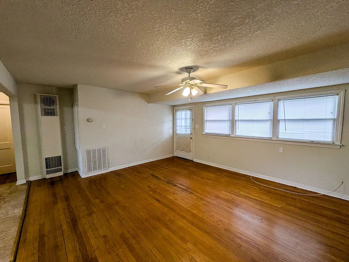Building Photo - 306 Bridal Wreath Ave