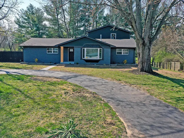 8385 Hilltop Ln, Martinsville, IN 46151