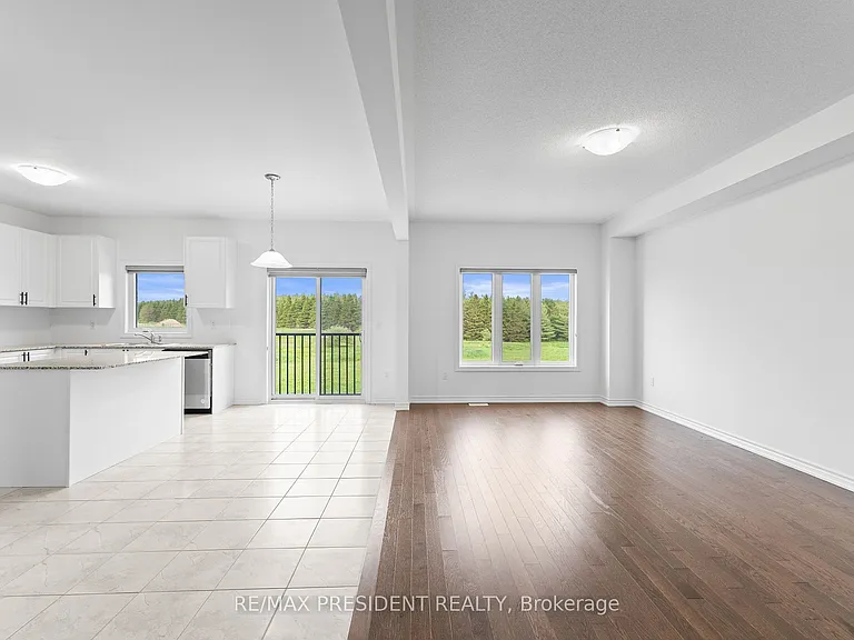 335 Russell St — Photo 12