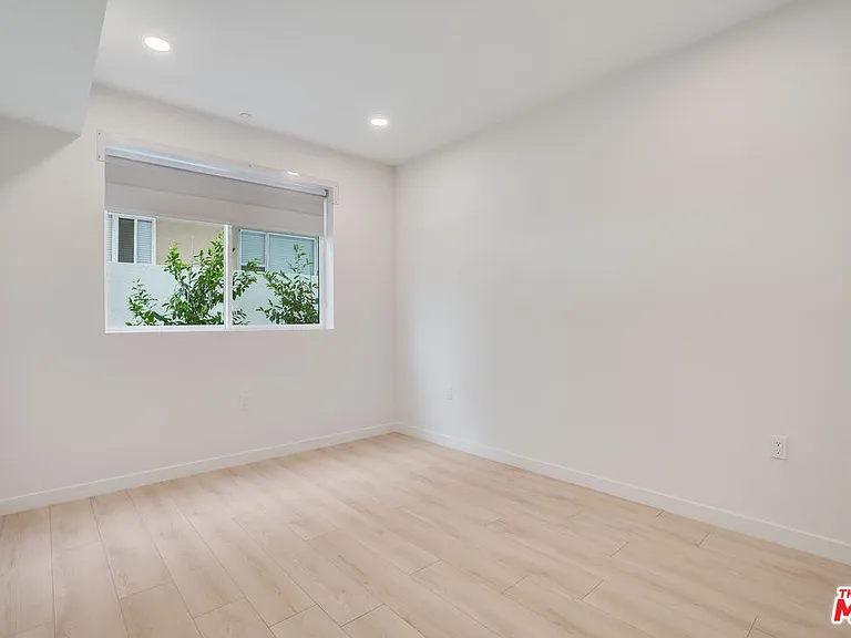 1021 S Shenandoah St #102 — Photo 11