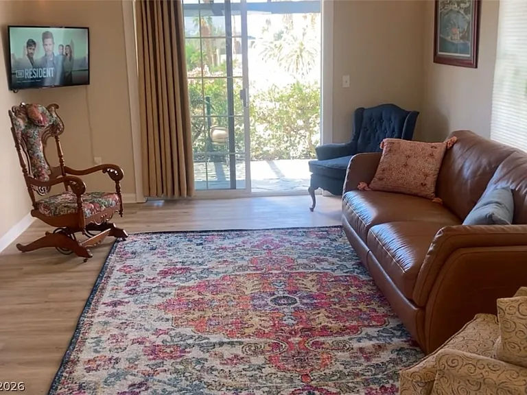 6889 Beverly Glen Ave #B — Photo 2