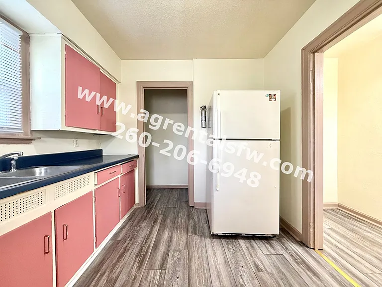 4018 S Clinton St — Photo 7