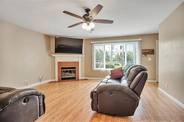 3 bed, 1348 sqft, $3,100 — Photo 1