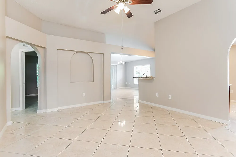 4 bed, 2.0 bath, 1854 sqft, $3,290 — Photo 4