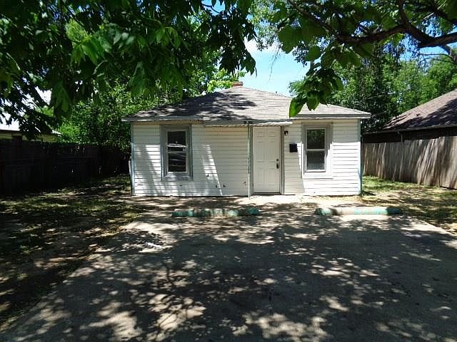 1st image of 2028 W East Roberts St
