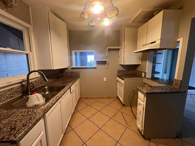 2810 Center St — Photo 6