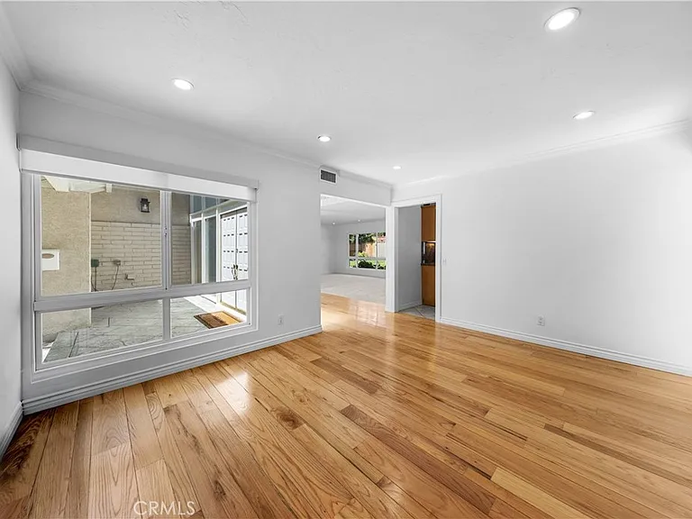 1518 Brentford Ave — Photo 7